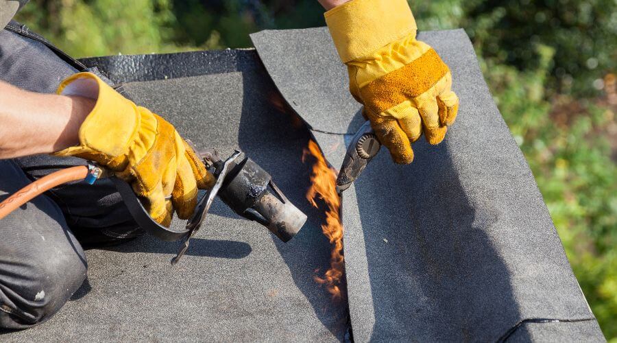 Professional residential roofers in Crescent City, IL